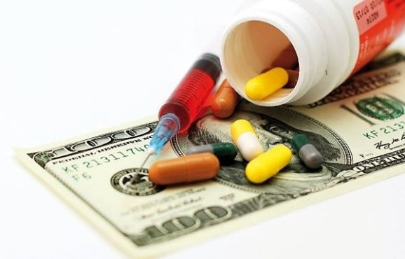 دولتد هیچ برنامه‌ای برای کنترل قیمت دارو و حذف ارز دولتی ارائه نکرده است