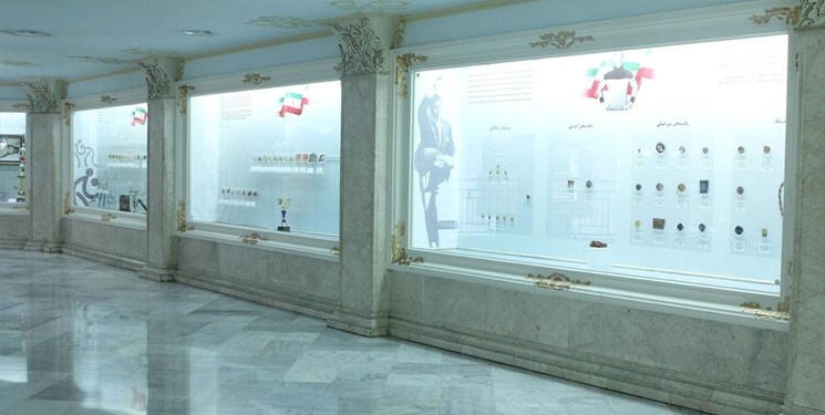 قهرمان گیلانی پرورش اندام آسیا مدال‌هایش را به آستان قدس رضوی اهدا کرد