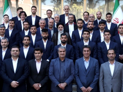 بدرقه ملی‌پوشان فوتبال ایران با حضور رئیس جمهور