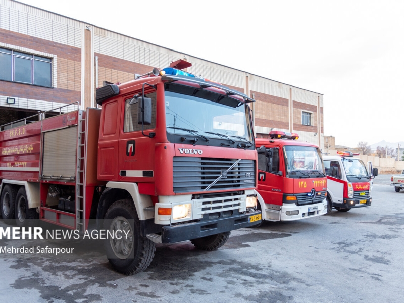 نجات مرد سالخورده از آتش در رشت