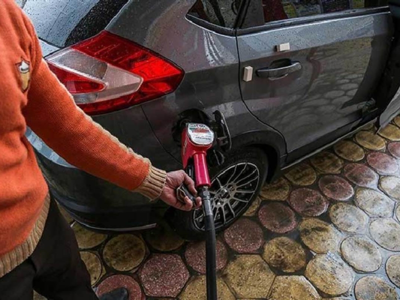 استقبال کمرنگ مردم از بنزین سوپر وارداتی