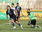 ببینید | هوادار ۰ – ۱ پیکان