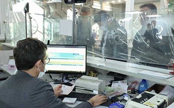 ببینید | کارمندان بانک چقدر حقوق می‌گیرند!