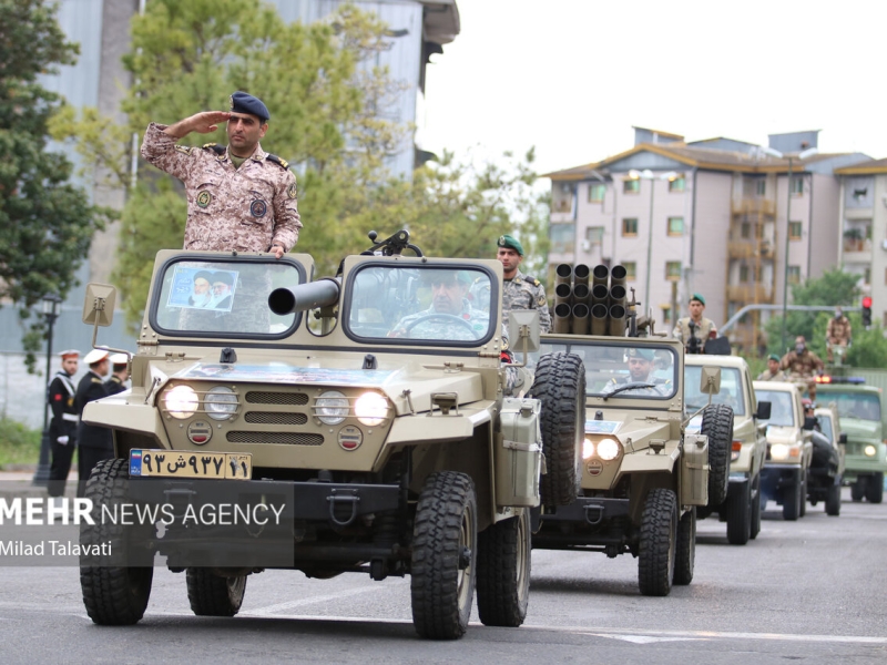 رژه خودرویی نیروهای مسلح گیلان در روز ارتش