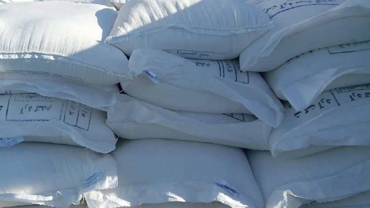 محموله آرد خارج از شبکه توزیع در لاهیجان کشف شد