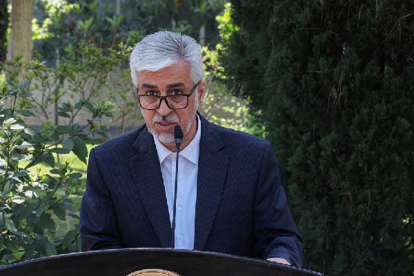 نظر وزیر ورزش درباره حضور زنان در ورزشگاه برای تماشای دربی