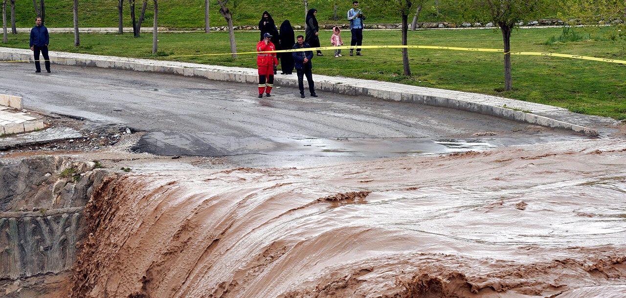 هواشناسی ۲۷ فروردین ۱۴۰۲/هشدار فعالیت سامانه بارشی همراه با نفوذ توده هوای سرد در ۸ استان