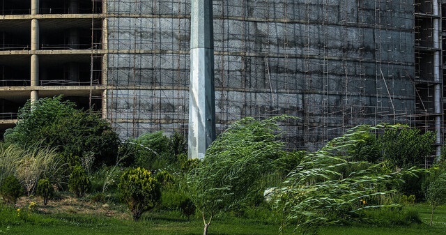 وزش باد شدید و خیزش گرد و خاک در تهران/ افزایش دما از فردا