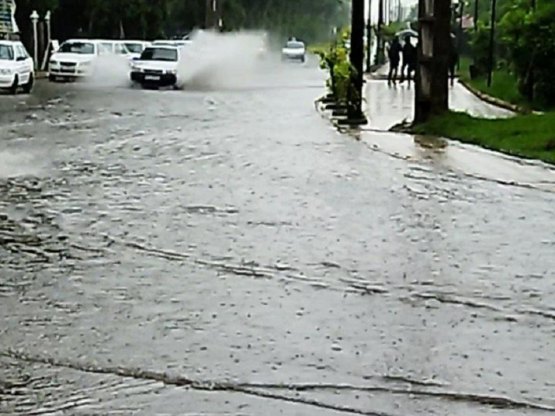 بارش باران شدید و آبگرفتگی معابر در برخی شهر‌های گیلان