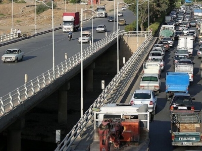 ترافیک نیمه سنگین در آزادراه قزوین ـ کرج / بارش باران در ۸ محور مواصلاتی کشور