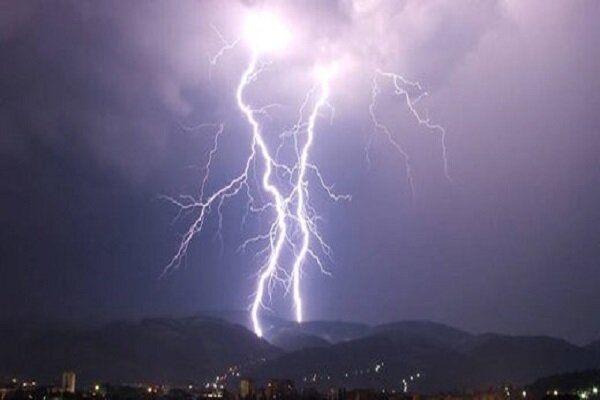 جان باختن مرد ۵۴ ساله شفتی بر اثر برخورد صاعقه