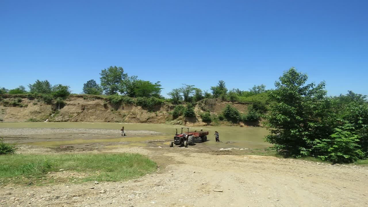 جلوگیری از تخلف برداشت شن و ماسه رودخانه‌ای در فومن