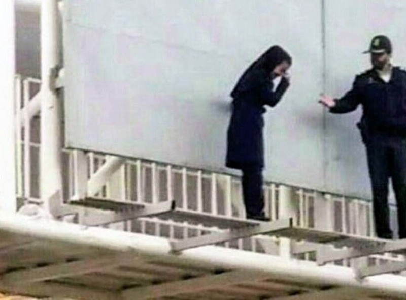 جلوگیری از خودکشی دختر ۱۸ ساله رشتی از روی پل عابر پیاده