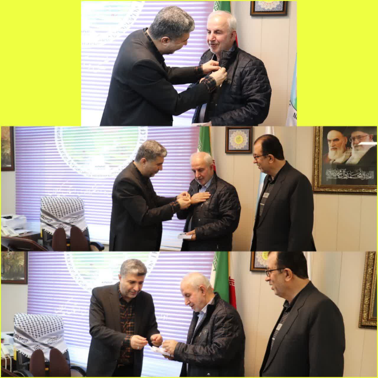 نشان ملی حفاظت از منابع طبیعی به جبار کوچکی نژاد اعطا شد