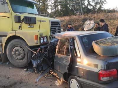 نجات راننده محبوس شده در خودرو در رشت