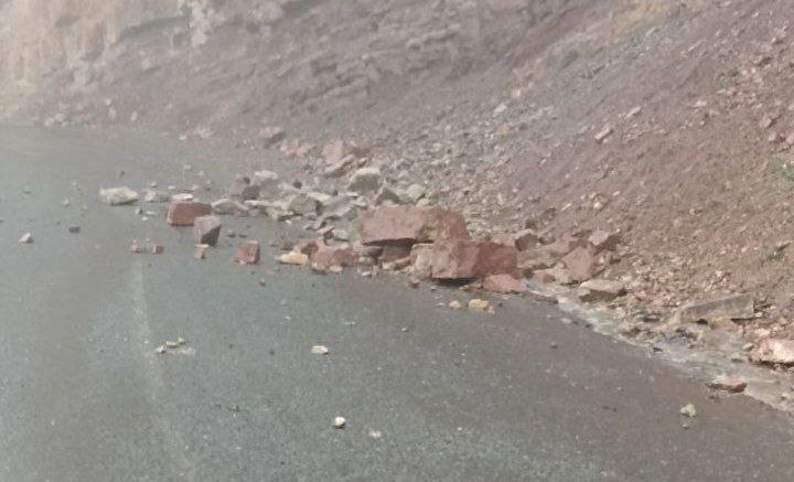 مسدود شدن جاده نیاسان دره در اشکور علیا بدلیل بارش شدید باران