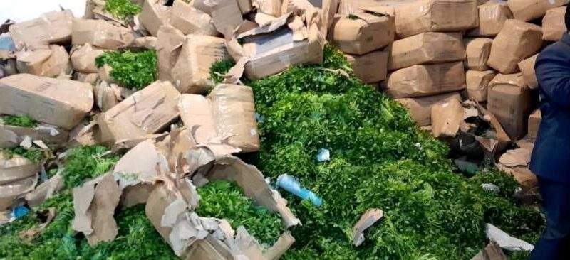 کشف ۳۷۵ کیلوگرم مواد مخدر در کامیون حامل سبزی صادراتی در گمرک آستارا