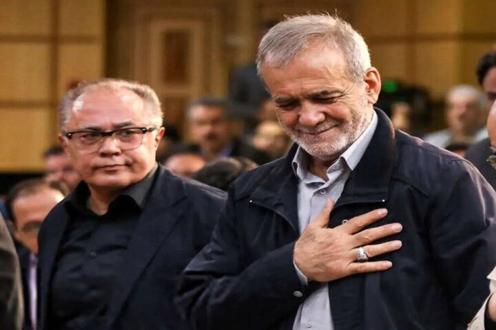 دو دلیل نا خرسندی پزشکیان از دبیری