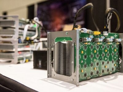 کشف ۱۷ دستگاه ماینر غیرمجاز از منزل ویلایی در رشت