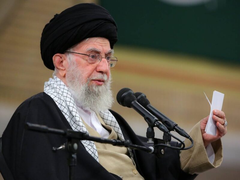 بیانیه بیش از ۱۰۰ نفر از علمای جهان اسلام در حمایت از رهبر انقلاب