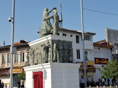 رونمایی از یادمان شهدای سر پل ذهاب در شهرداری رشت