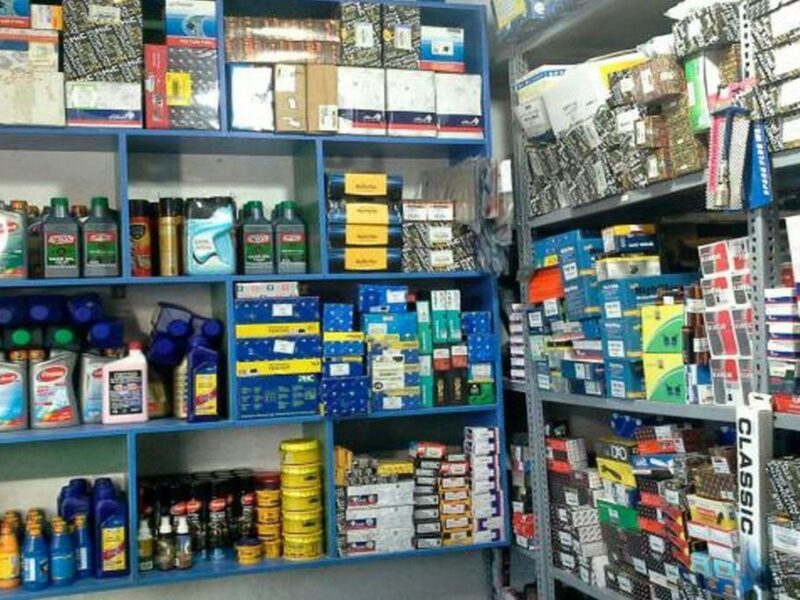 کشف انبار‌های احتکار لوازم یدکی خودرو در صومعه سرا