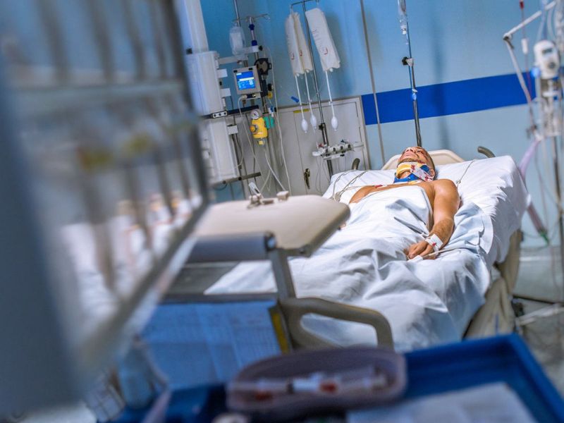 رها کردن بیمار بیهوش به دلیل پرداختنشدن زیرمیزی در برخی بیمارستانها