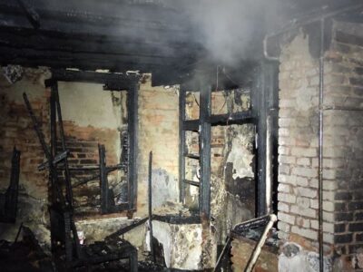 مهار آتش سوزی خانه‌ای قدیمی در رشت