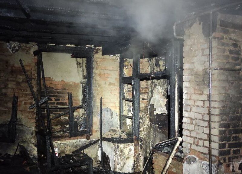 مهار آتش سوزی خانهای قدیمی در رشت