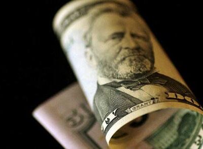 دولت و بانکها چگونه از گران شدن نرخ ارز سود می برند؟