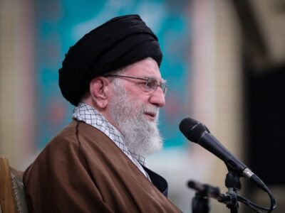 رهبر انقلاب: در میدان تبلیغات، آرایش جنگی بگیرید