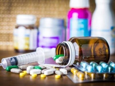 وزیر بهداشت: خوشبختانه با کمبود دارو و تجهیزات مواجه نیستیم